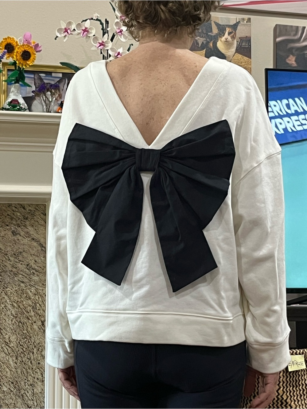 1X Boxy Cropped White Sweatshirt - Women's back bow